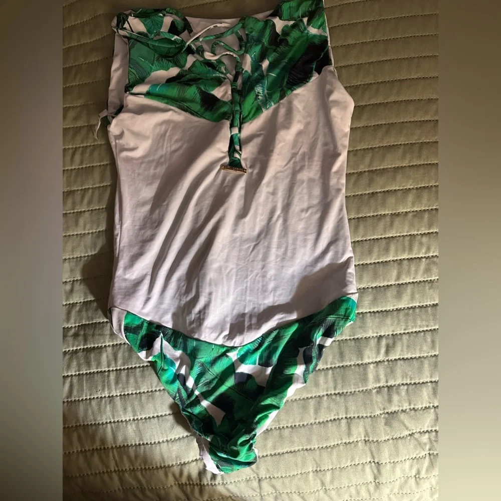 Bikini - Picture 2 of 2